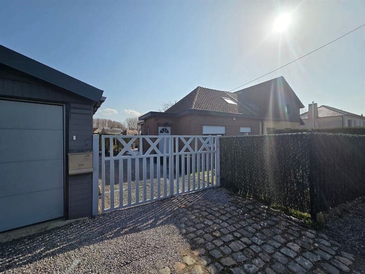 Zeer goed onderhouden 3-gevelwoning
