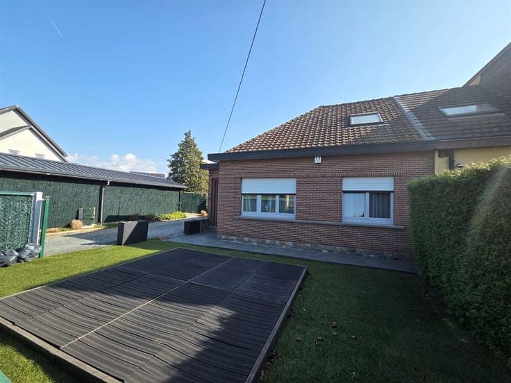 Zeer goed onderhouden 3-gevelwoning