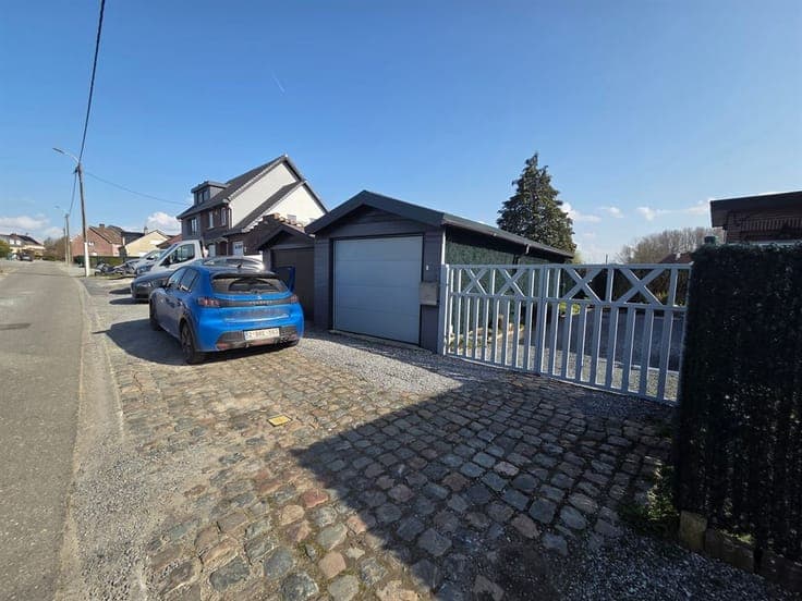 Zeer goed onderhouden 3-gevelwoning