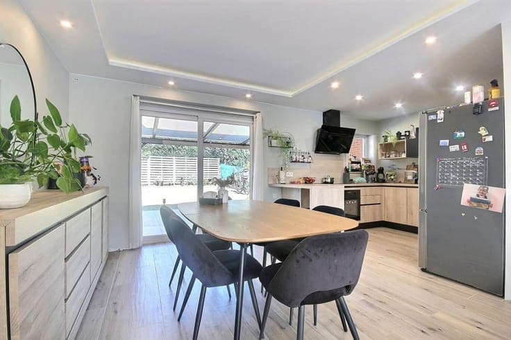 Jolie maison trois façades et garage dans un clos prisé à Lu