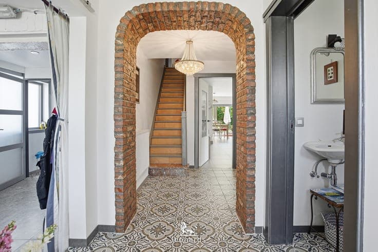 Detached villa surrounded by a magnificent garden in Moen
