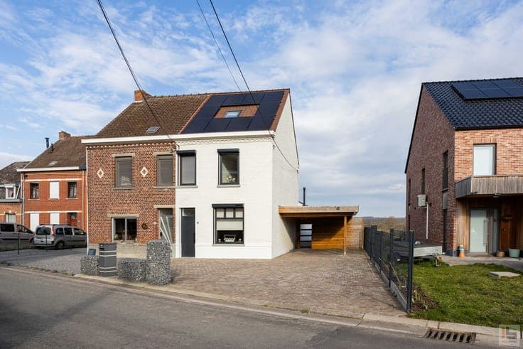 Volledig gerenoveerde woning met 3 slaapkamers 2 badkamer...