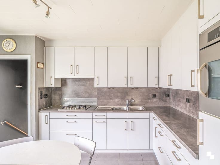 Op te frissen alleenstaande woning te koop in Merelbeke-M...