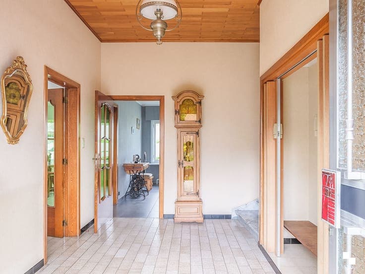 Op te frissen alleenstaande woning te koop in Merelbeke-M...