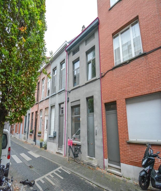 Investment property with 3 student studios in the heart of M