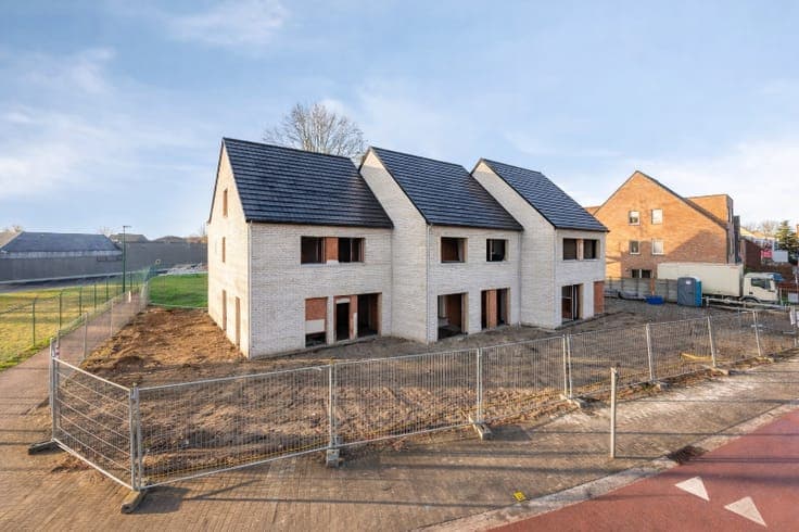 Ruime nieuwbouwwoning casco te koop op 222 m² in centrum ...