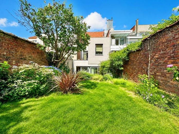 Maison de caractère rénovée avec jardin à Forest