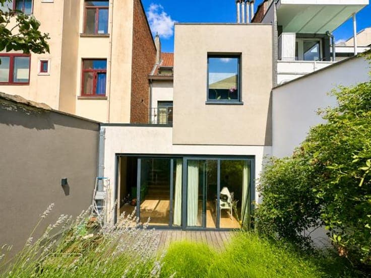 Maison de caractère rénovée avec jardin à Forest