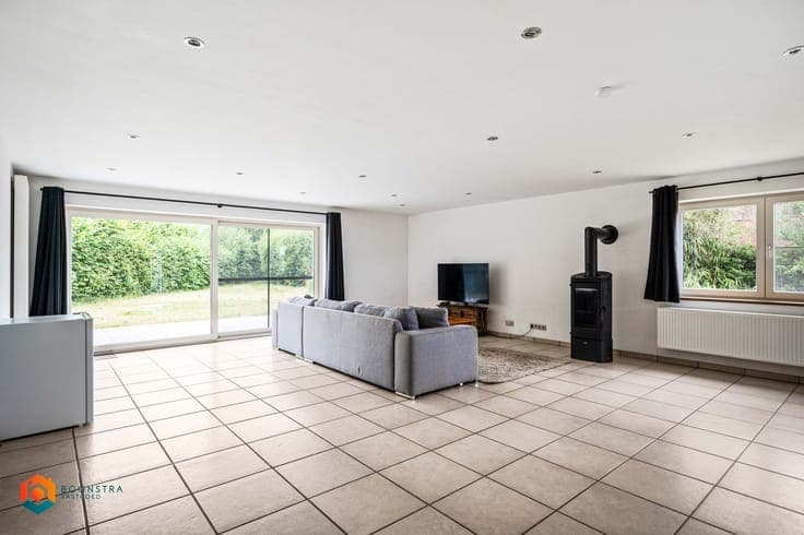Instapklare woning met 3 slpkrs op een perceel van 2529m²...