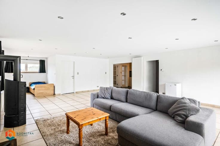 Instapklare woning met 3 slpkrs op een perceel van 2529m²...