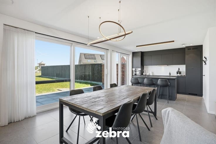 Moderne nieuwbouwwoning nabij stadsrand Roeselare.