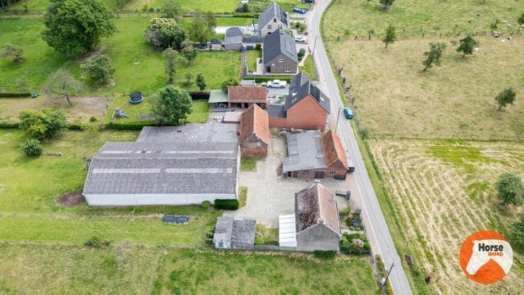 ERPE-MERE - Charmante hoeve met ruime loods op 1,33HA