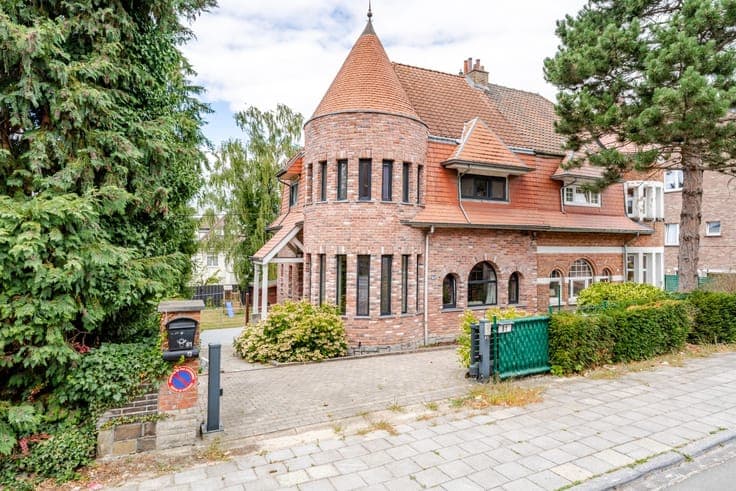 Character semi-detached house in Machelen