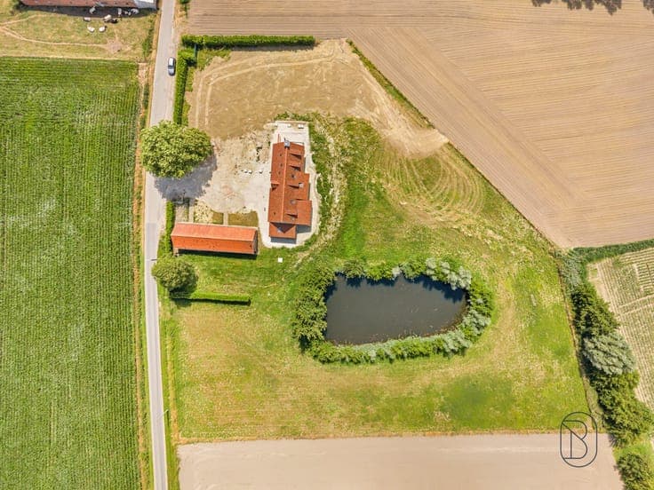 Uniek casco-landhuis met bijgebouw en vijver op TOP ligging!
