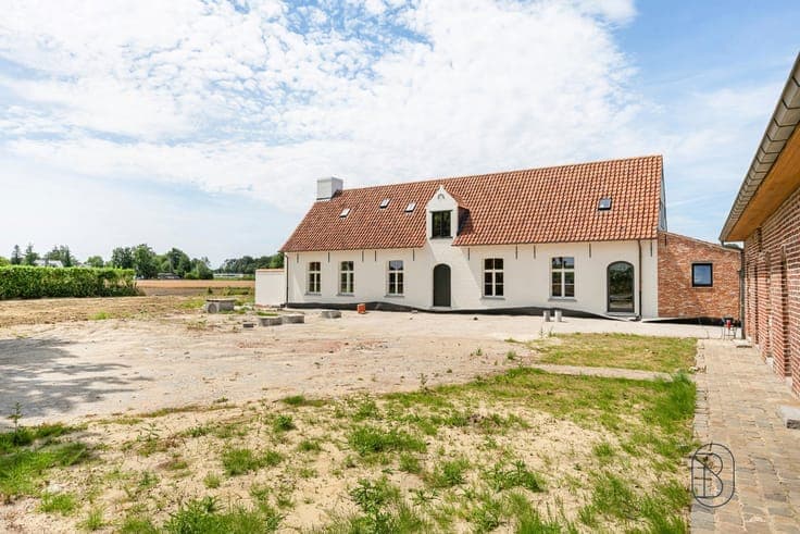 Uniek casco-landhuis met bijgebouw en vijver op TOP ligging!