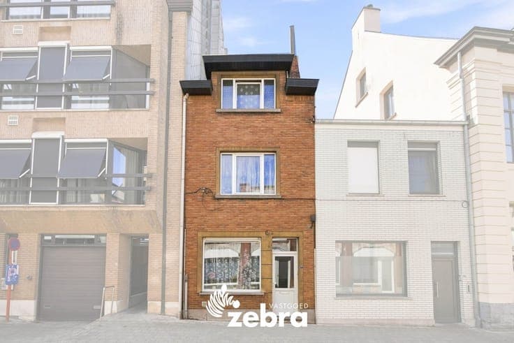 Te renoveren woning met 3 slaapkamers, kelder en zuidwest...