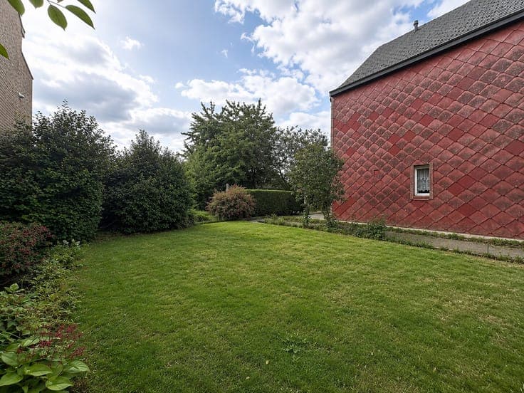 Semi-detached house to renovate for sale in Arendonk