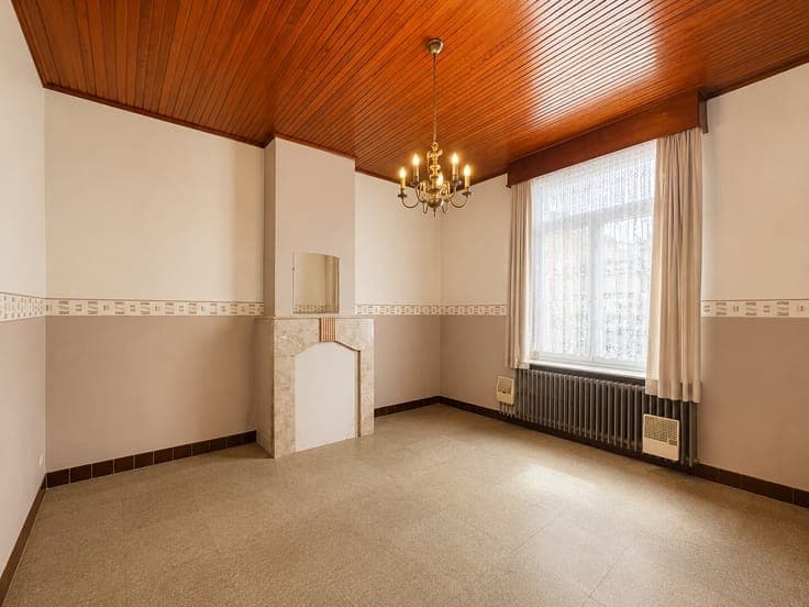 Semi-detached house to renovate for sale in Arendonk