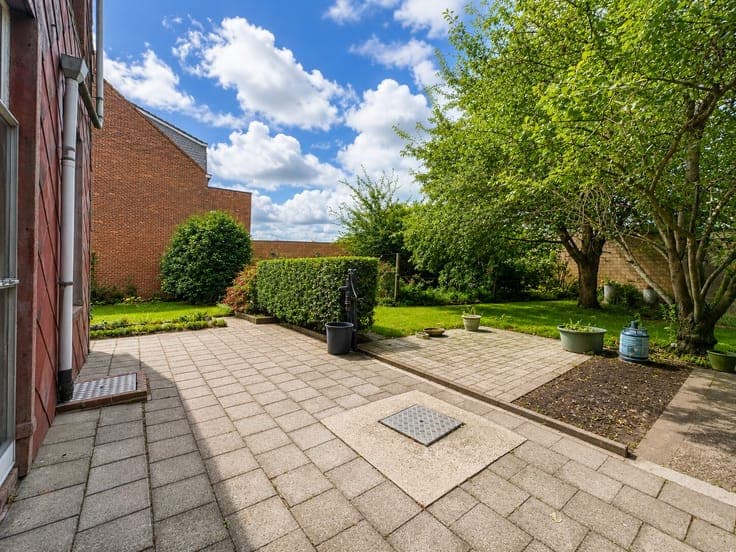 Semi-detached house to renovate for sale in Arendonk