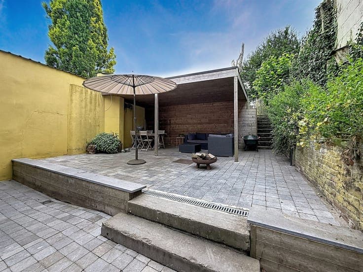 Ruime rijwoning met 5 slkps, inrichtbare zolder, tuin, 5a 47