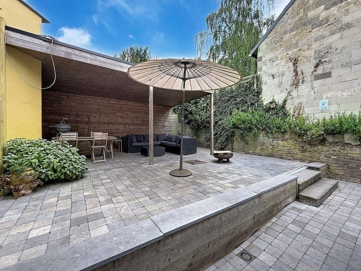 Ruime rijwoning met 5 slkps, inrichtbare zolder, tuin, 5a 47