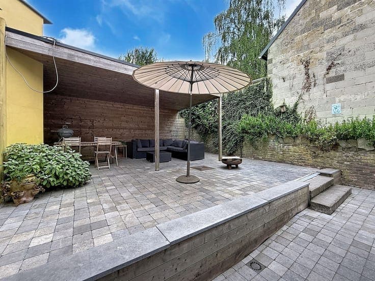 Ruime rijwoning met 5 slkps, inrichtbare zolder, tuin, 5a 47