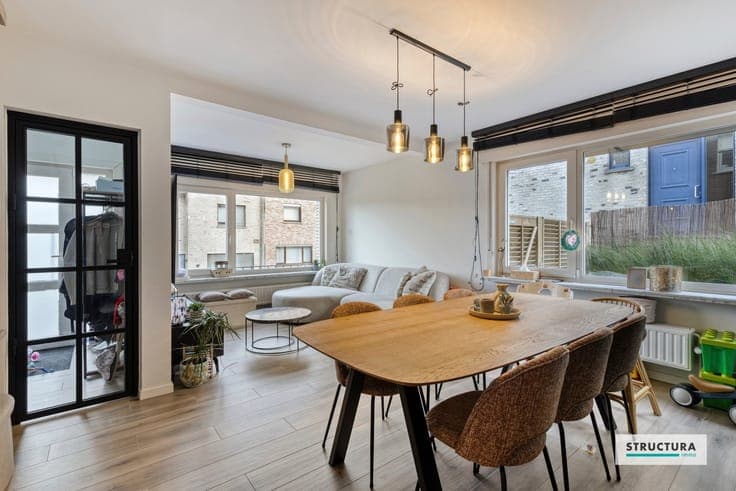Volledig gerenoveerde woning op rustige ligging omgeven door
