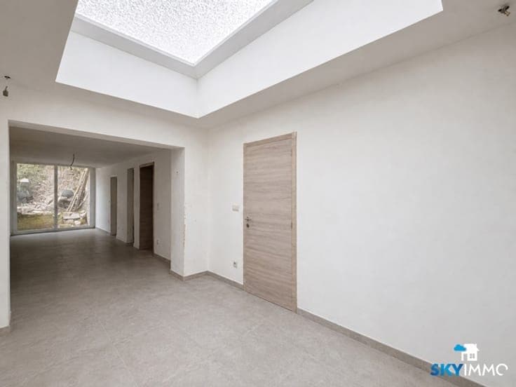 SPACIOUS 7-BEDROOM HOUSE - 229M² - GARDEN - GREAT POTENTIAL!