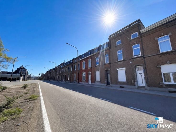 SPACIOUS 7-BEDROOM HOUSE - 229M² - GARDEN - GREAT POTENTIAL!