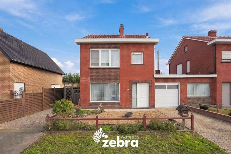 Te renoveren halfopen bebouwing met 3 slaapkamers, zolder...