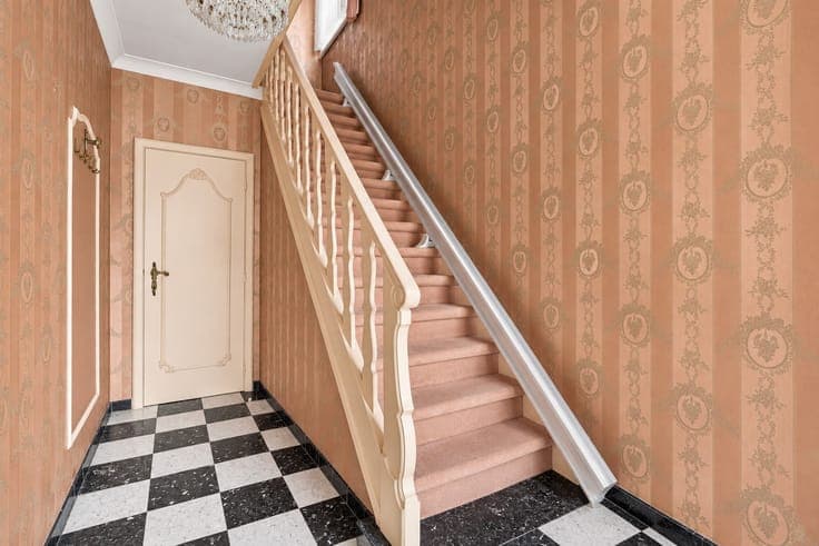 Te renoveren halfopen bebouwing met 3 slaapkamers, zolder...