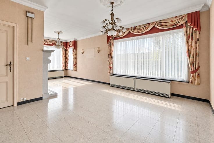 Te renoveren halfopen bebouwing met 3 slaapkamers, zolder...
