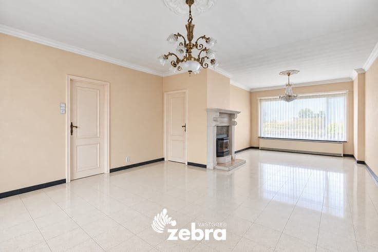 Te renoveren halfopen bebouwing met 3 slaapkamers, zolder...