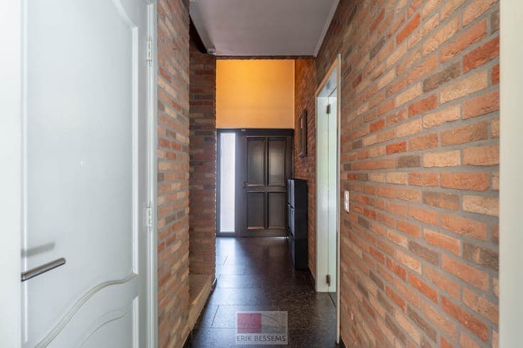Vrijstaande woning gelegen op een royaal perceel van maar...