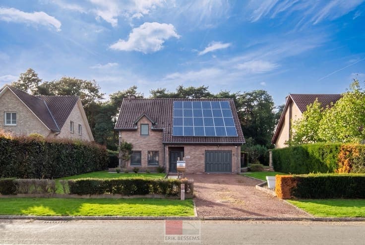 Vrijstaande woning gelegen op een royaal perceel van maar...
