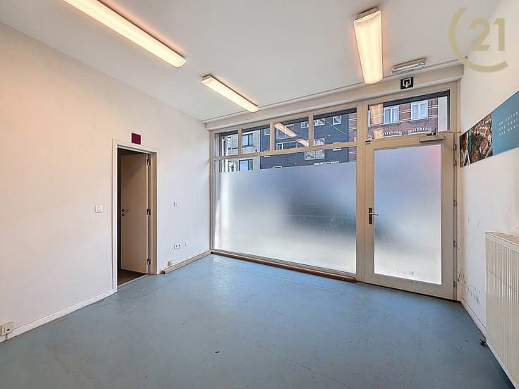 Renovation property with potential, close to all amenities!