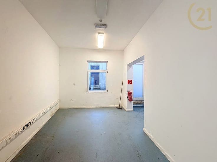 Renovation property with potential, close to all amenities!