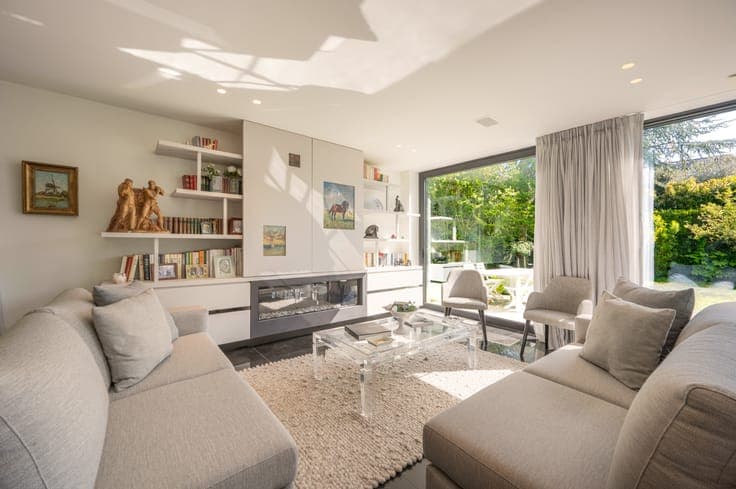 Renovated semi-detached villa, quietly situated on a seco...