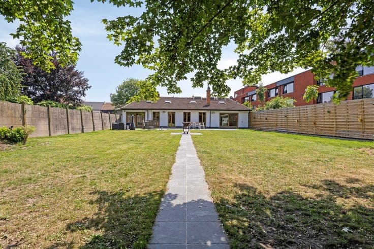 Prachtige woning met ruime loods