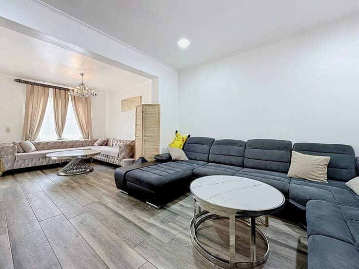 HOUSE OF APPROX. 130 M² WITH 3 BEDROOMS + OFFICE - TERRACE &
