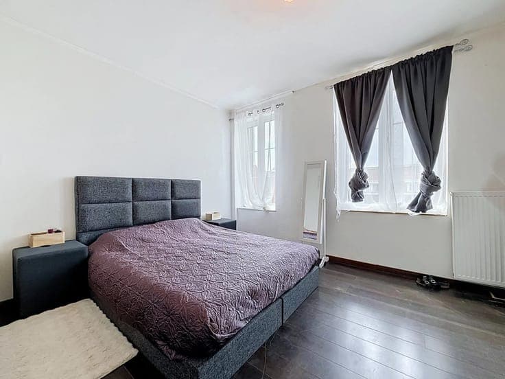 HOUSE OF APPROX. 130 M² WITH 3 BEDROOMS + OFFICE - TERRACE &
