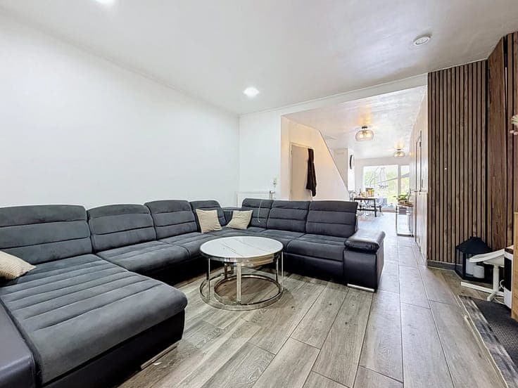 HOUSE OF APPROX. 130 M² WITH 3 BEDROOMS + OFFICE - TERRACE &