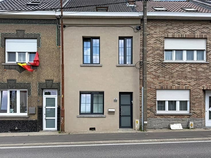 HOUSE OF APPROX. 130 M² WITH 3 BEDROOMS + OFFICE - TERRACE &