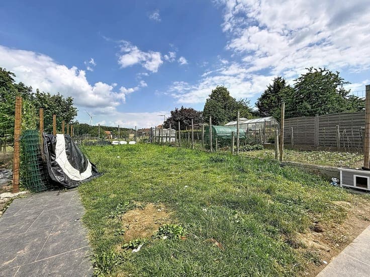 HOUSE OF APPROX. 130 M² WITH 3 BEDROOMS + OFFICE - TERRACE &