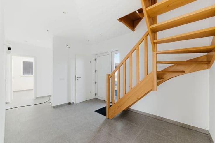 New house located in a quiet and green setting