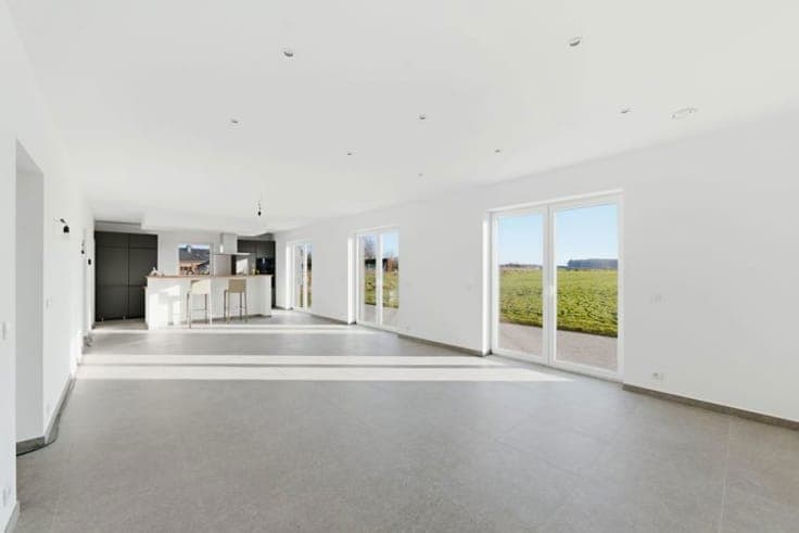 New house located in a quiet and green setting