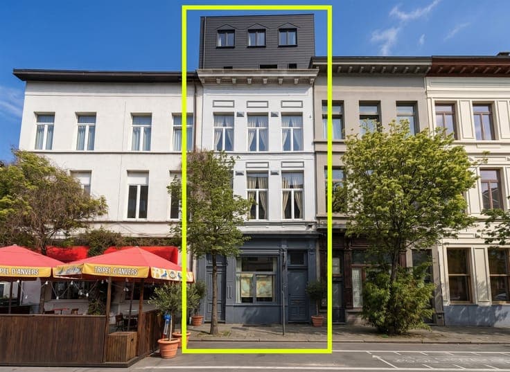 Revenue property at Marnix Place with 4 units