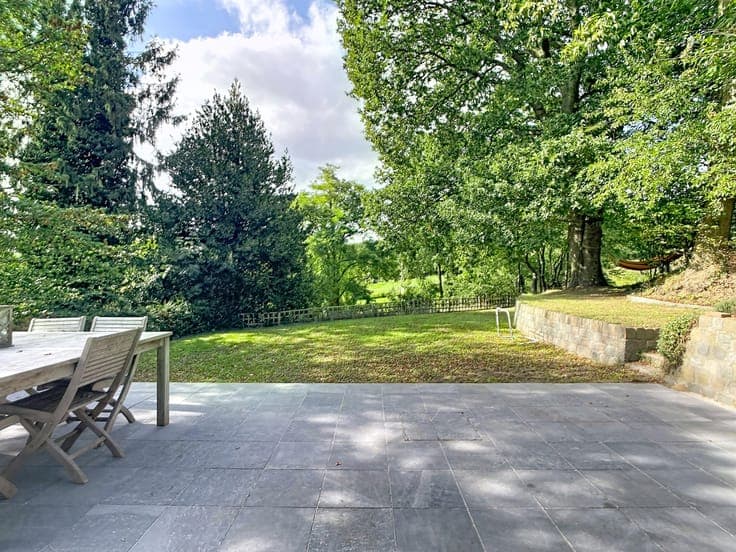Charming VILLA in a leafy neighborhood
