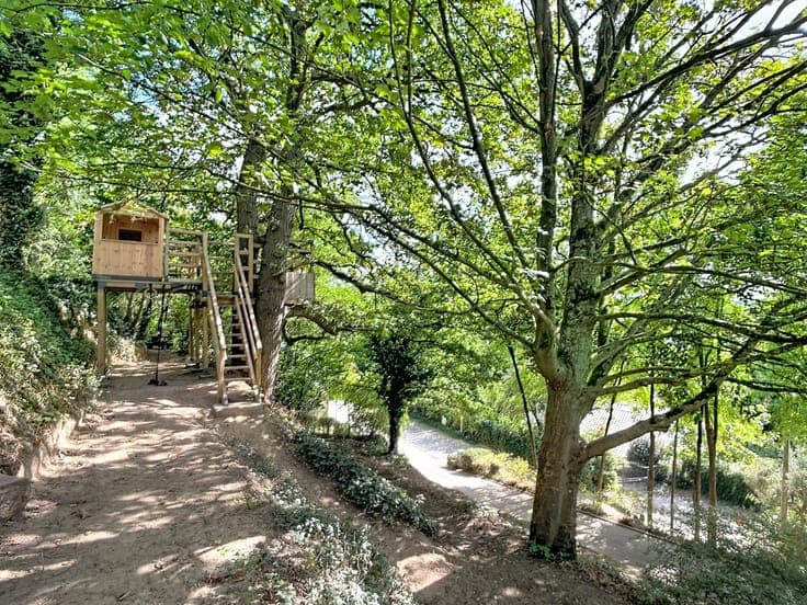 Charming VILLA in a leafy neighborhood