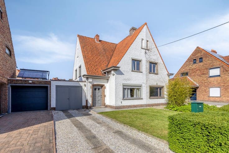 2 bedroom house with garage and garden for sale in Kortrijk